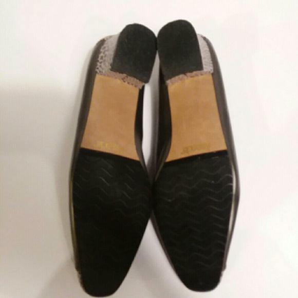 Amanda gray career shoe with metallic anim… - Picture 5 of 7